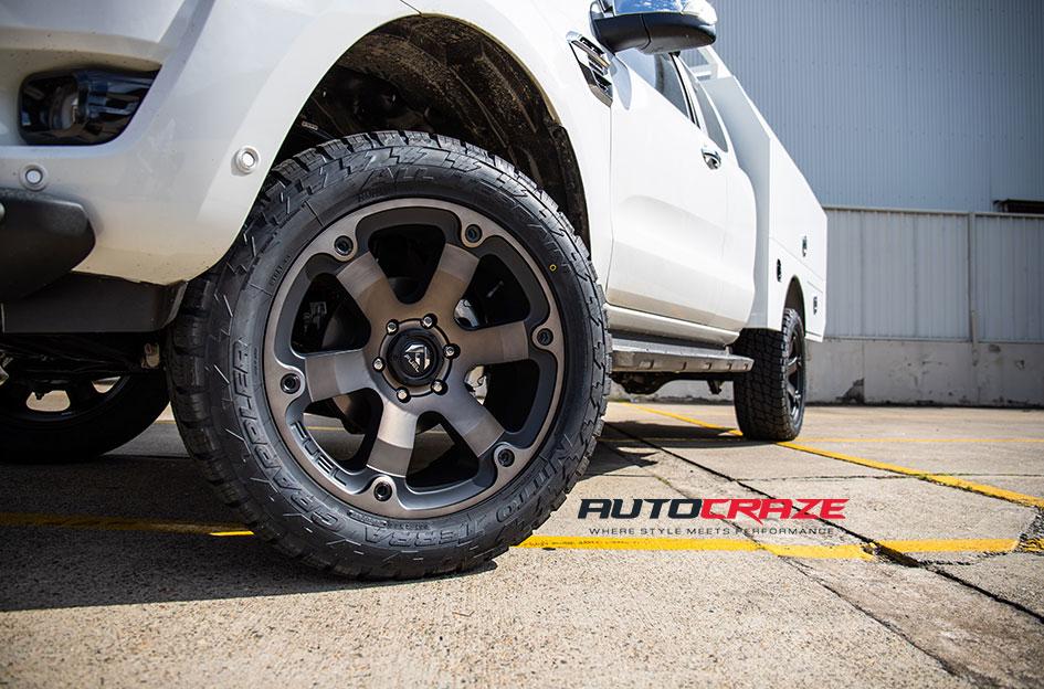 FORD RANGER BEAST BLACK MACHINED WITH DARK TINT